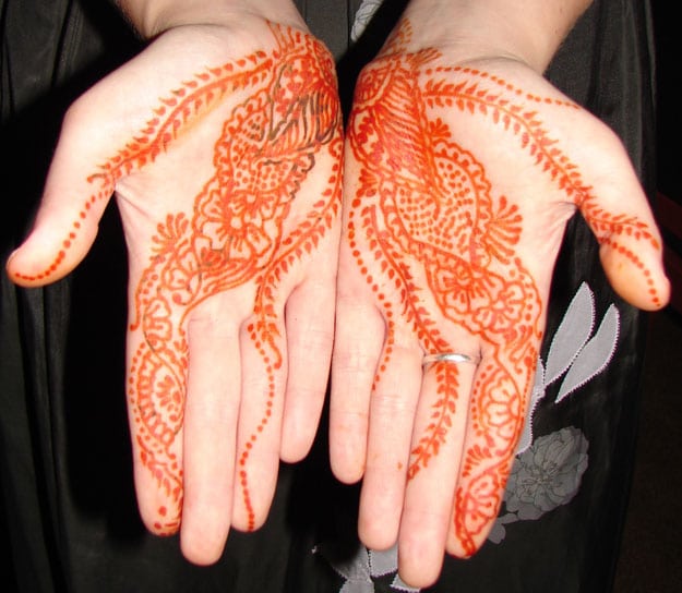 Not Sure About A Tattoo? Try A Temporary Henna Tattoo