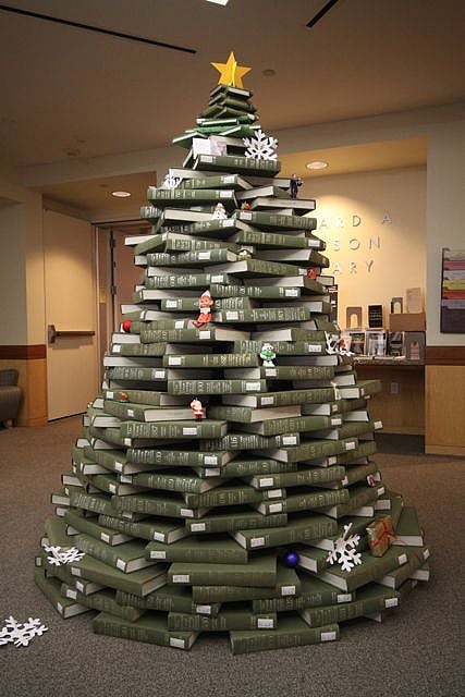 Christmas By The Book: A Tree Created Entirely Out Of Books | Bit Rebels