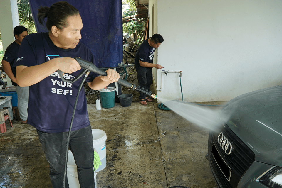 Give your car a clinic car wash Biz Brunei
