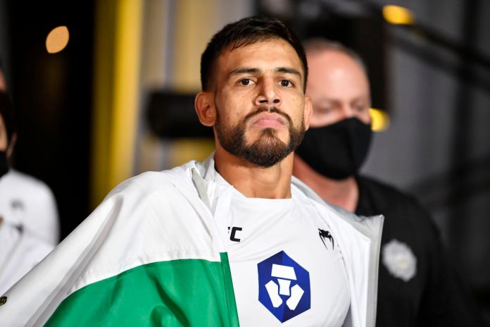 Rising UFC Star se burla en Yair Rodríguez potencialmente recibiendo otra pelea de peso pluma