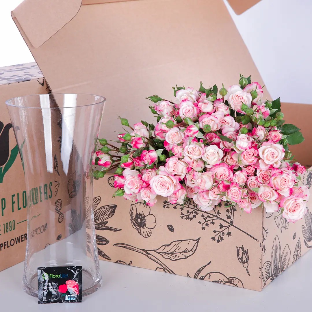 Spray Roses Reflex with vase Online Flower Delivery UAE