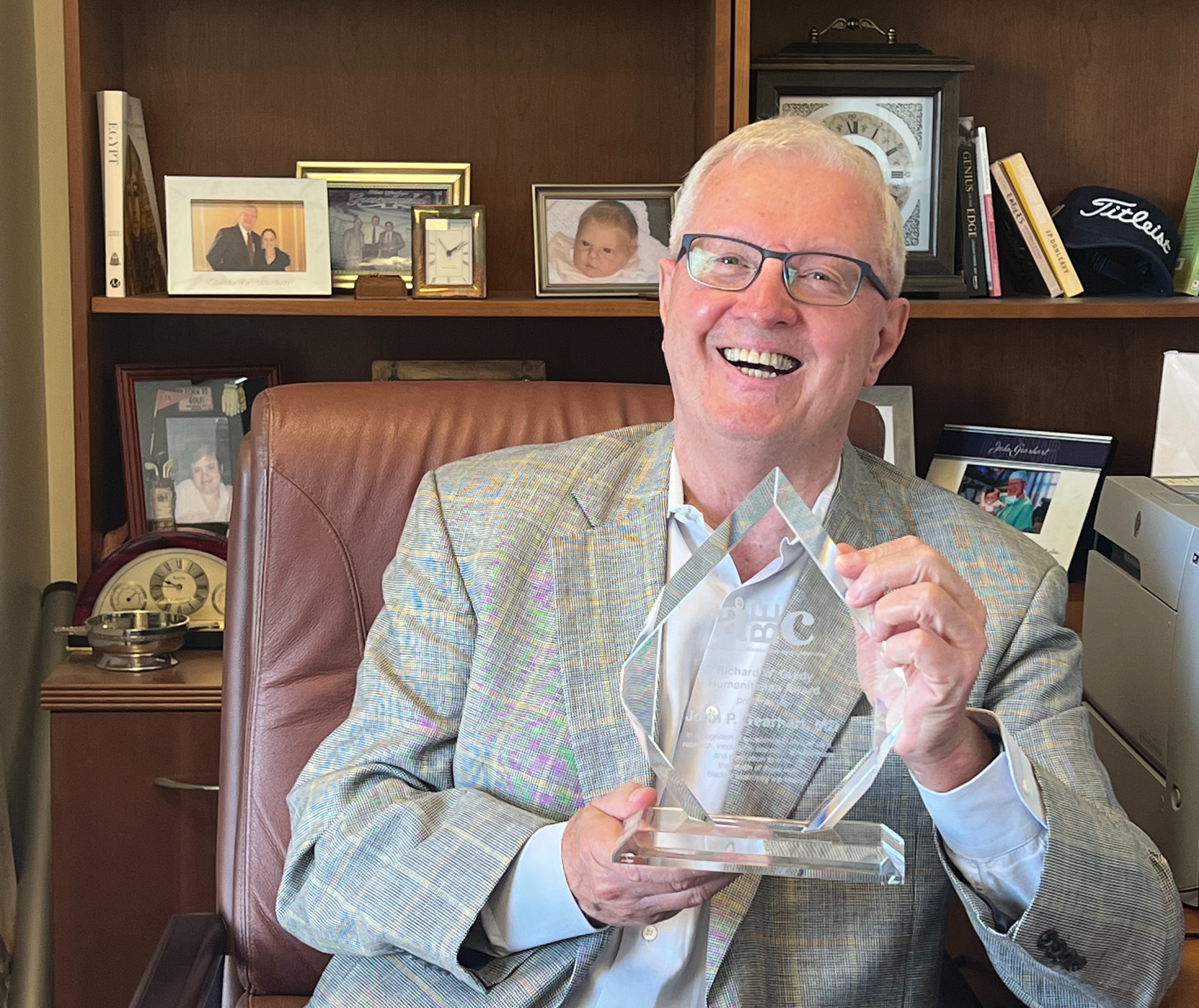 Dr. John Gearhart Receives 2022 Humanitarian Award Association for