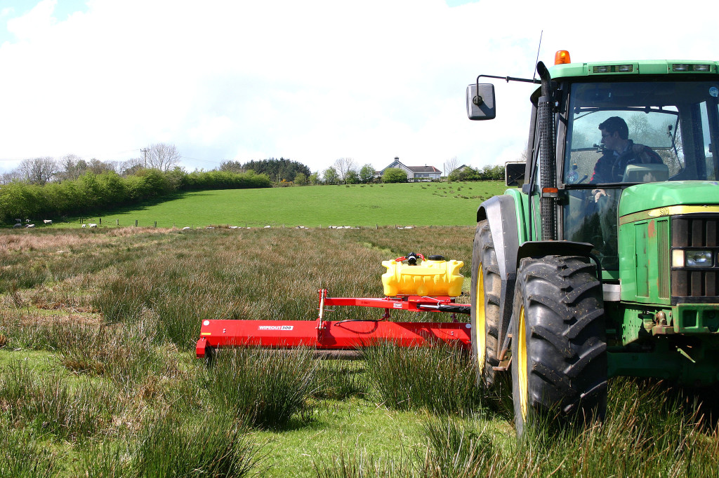 Blaney Agri SolutionsTractor Weed Wipers massive savings on chemical