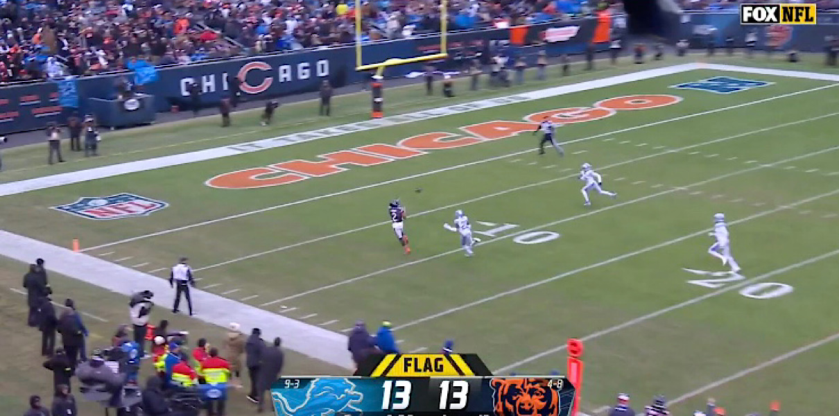 The 12 Punch of Justin Fields and DJ Moore Just Scored a TD on 4th