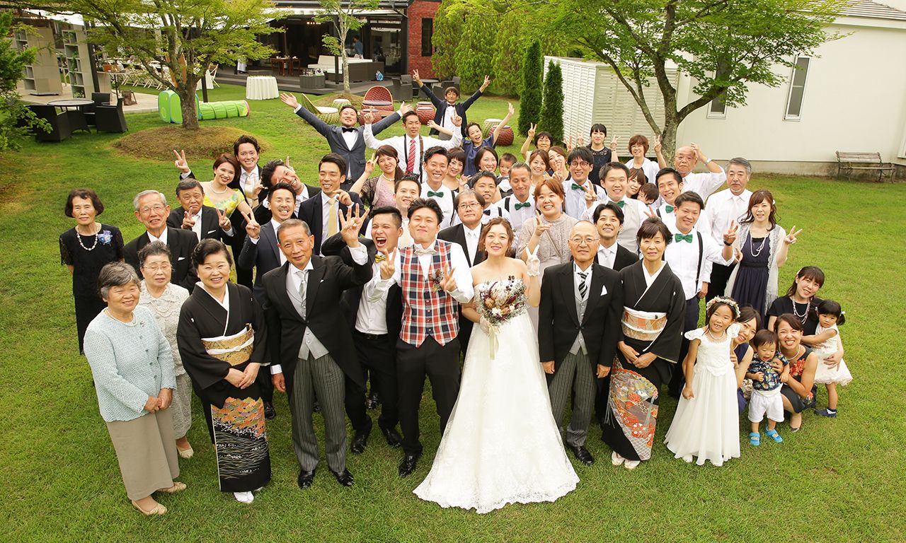 開放的なガーデンでホームパーティの延長のような結婚式｜ウエディングレポート｜星野リゾート 軽井沢ホテルブレストンコートの結婚式