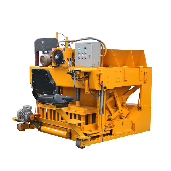 Concrete blocks making machine