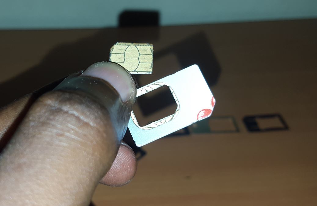 How to use a SIM card cutter? BlogTechTips