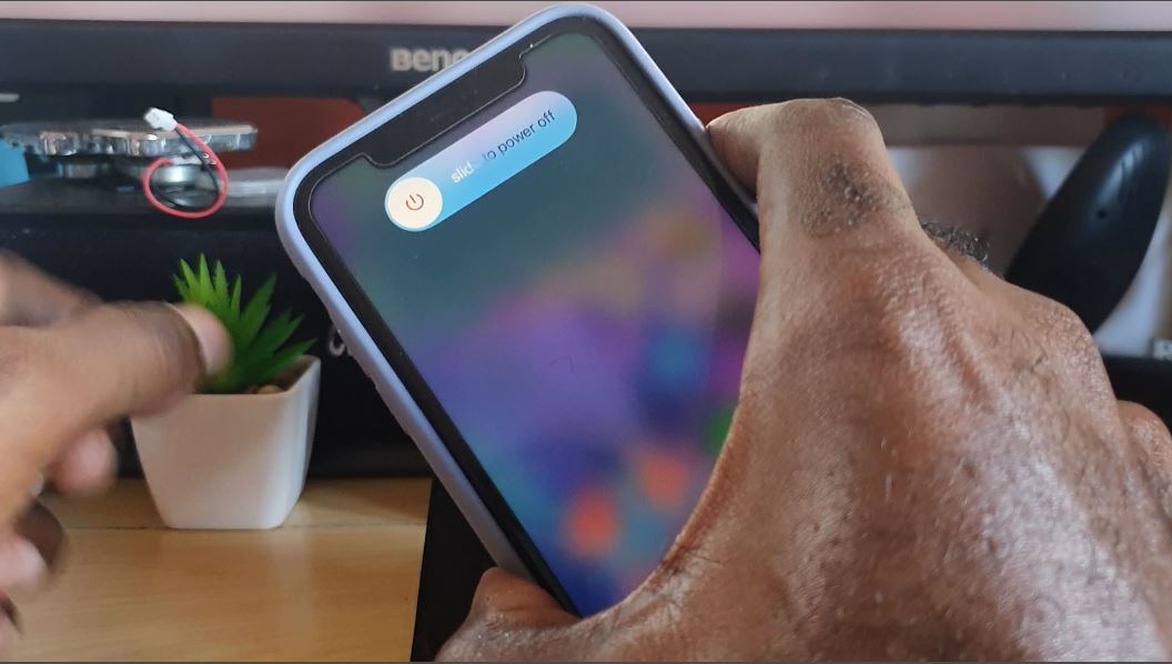 Three (3) ways to Power off your iPhone BlogTechTips