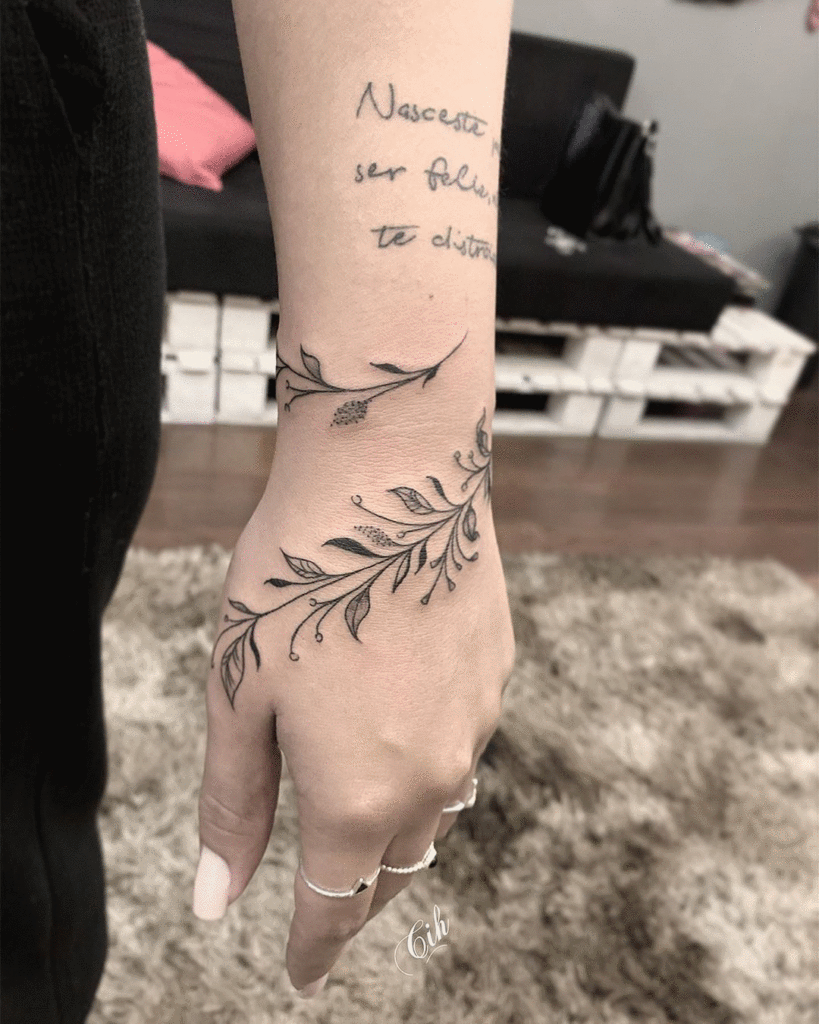 16 Idees De Jolis Tatouage Au Poignet Pour Une Femme En 2021