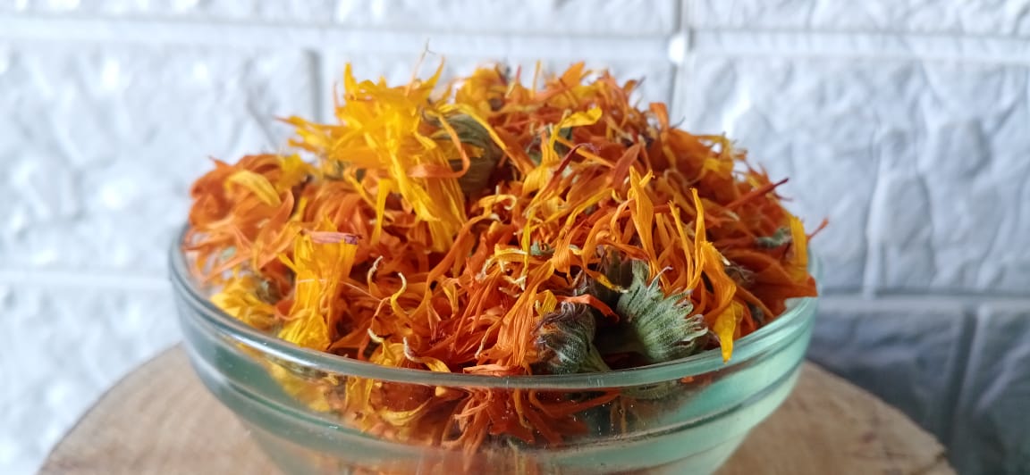 Buy Dried Calendula flowers BloomyBliss online flower shop