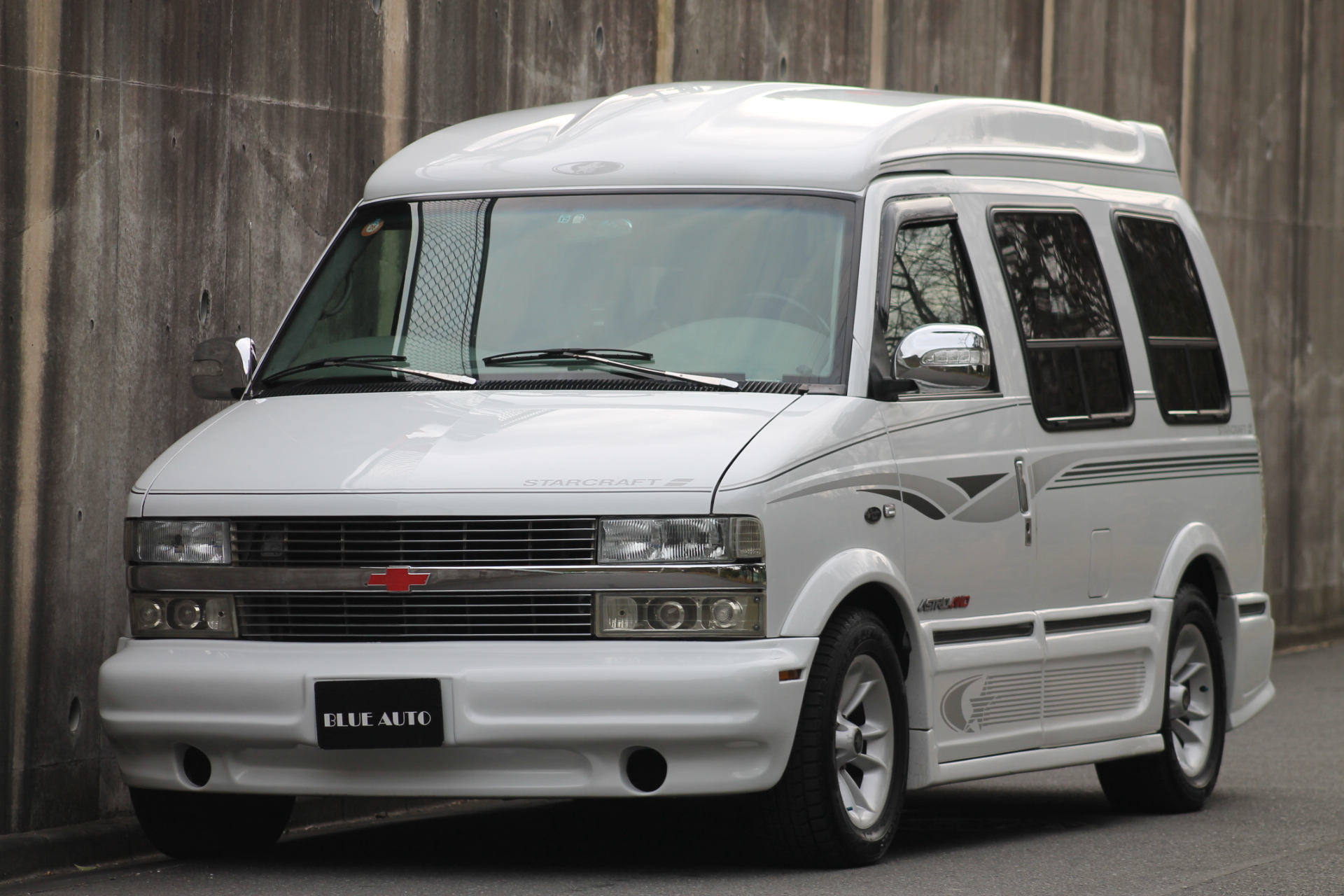 最新入庫情報 シボレーアストロ スタークラフトAWD ブルーオート
