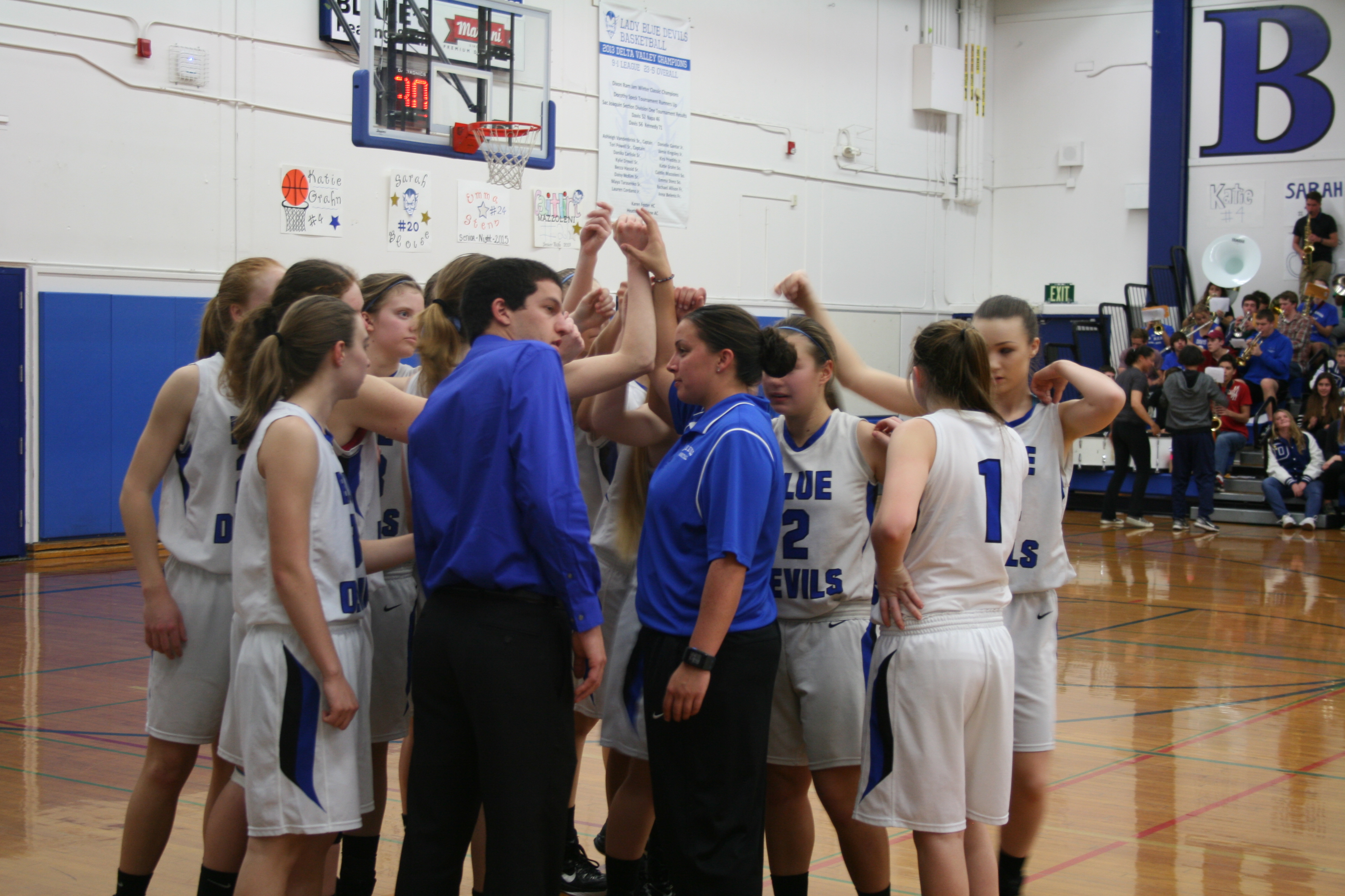Women’s varsity basketball dominates Lodi in first section playoff