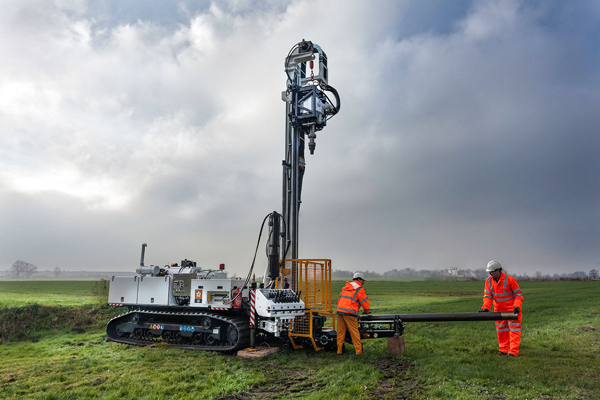Sonic drill rig for a wide variety of drilling projects Boart Longyear