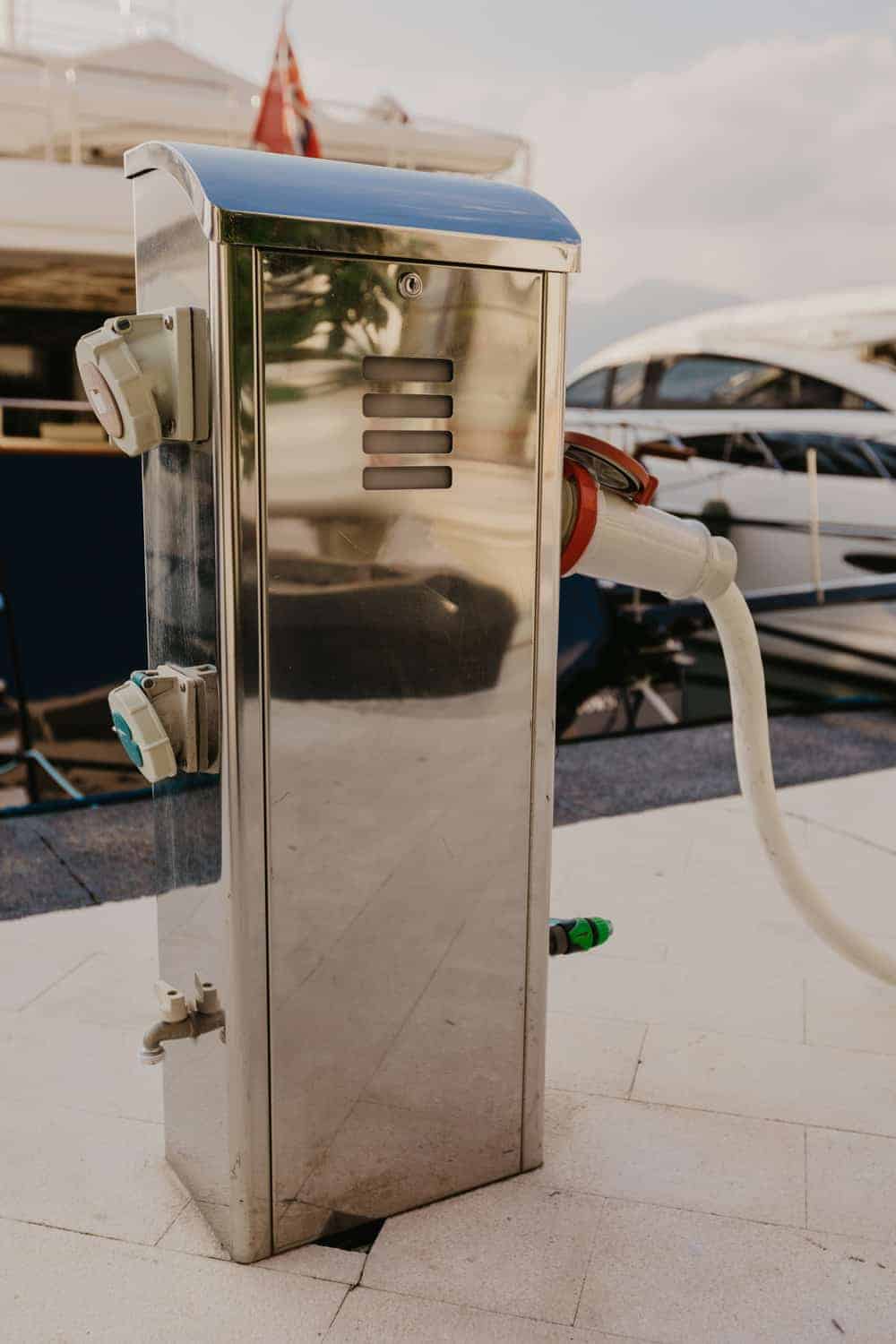 3 Tips to Choose The Best Marine Battery Charger For Your Boat