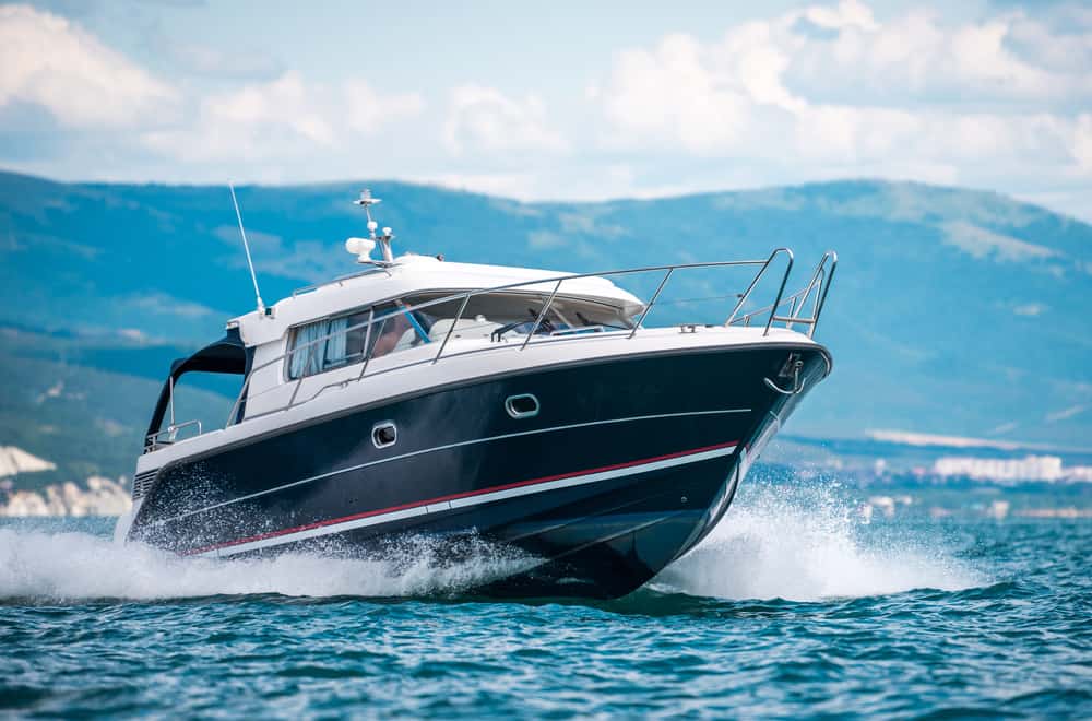 How Much Gas Do Boats Use? (Tricks to Reduce)