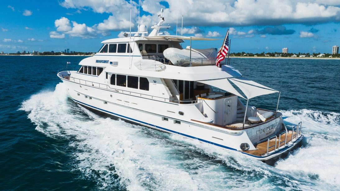 Motor yacht Moonshot Paragon Yacht Harbour