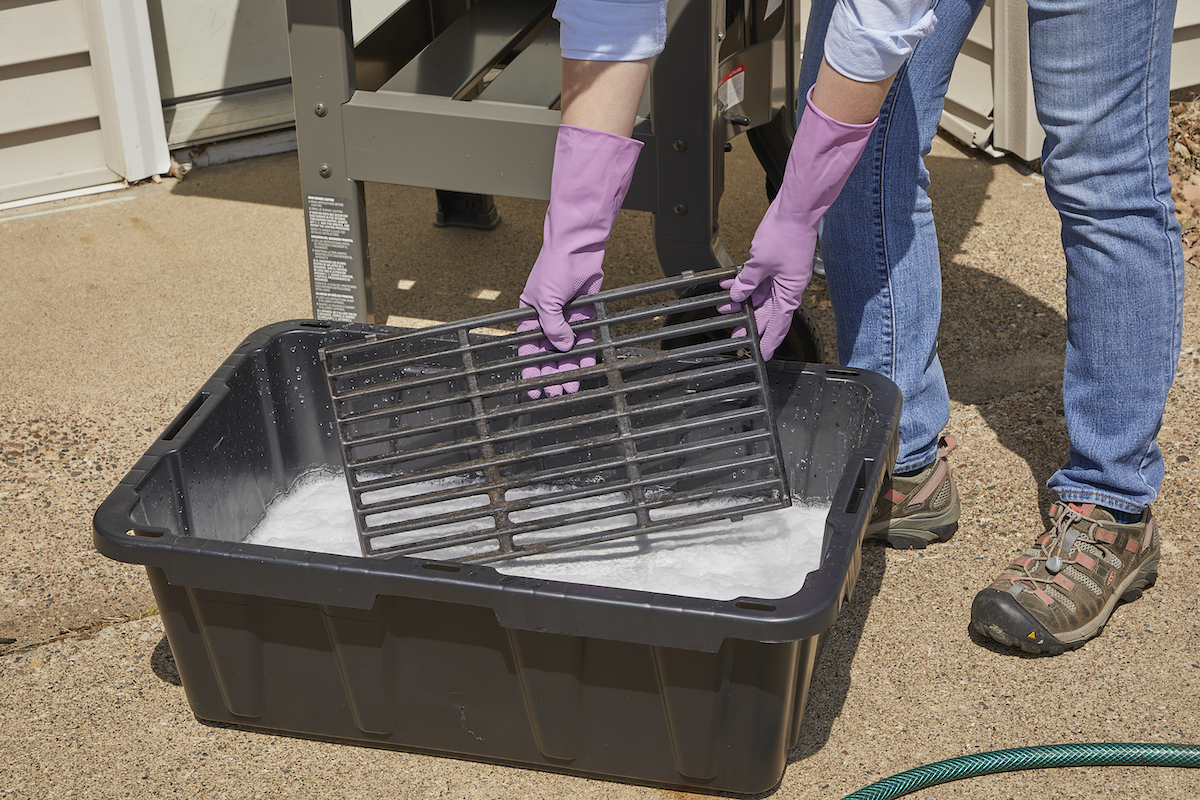 How to Clean a Gas Grill the Right Way + StepbyStep Photos