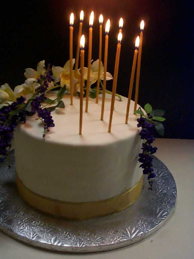 These slender, elegant, candles will grace any cake. Treat your friends