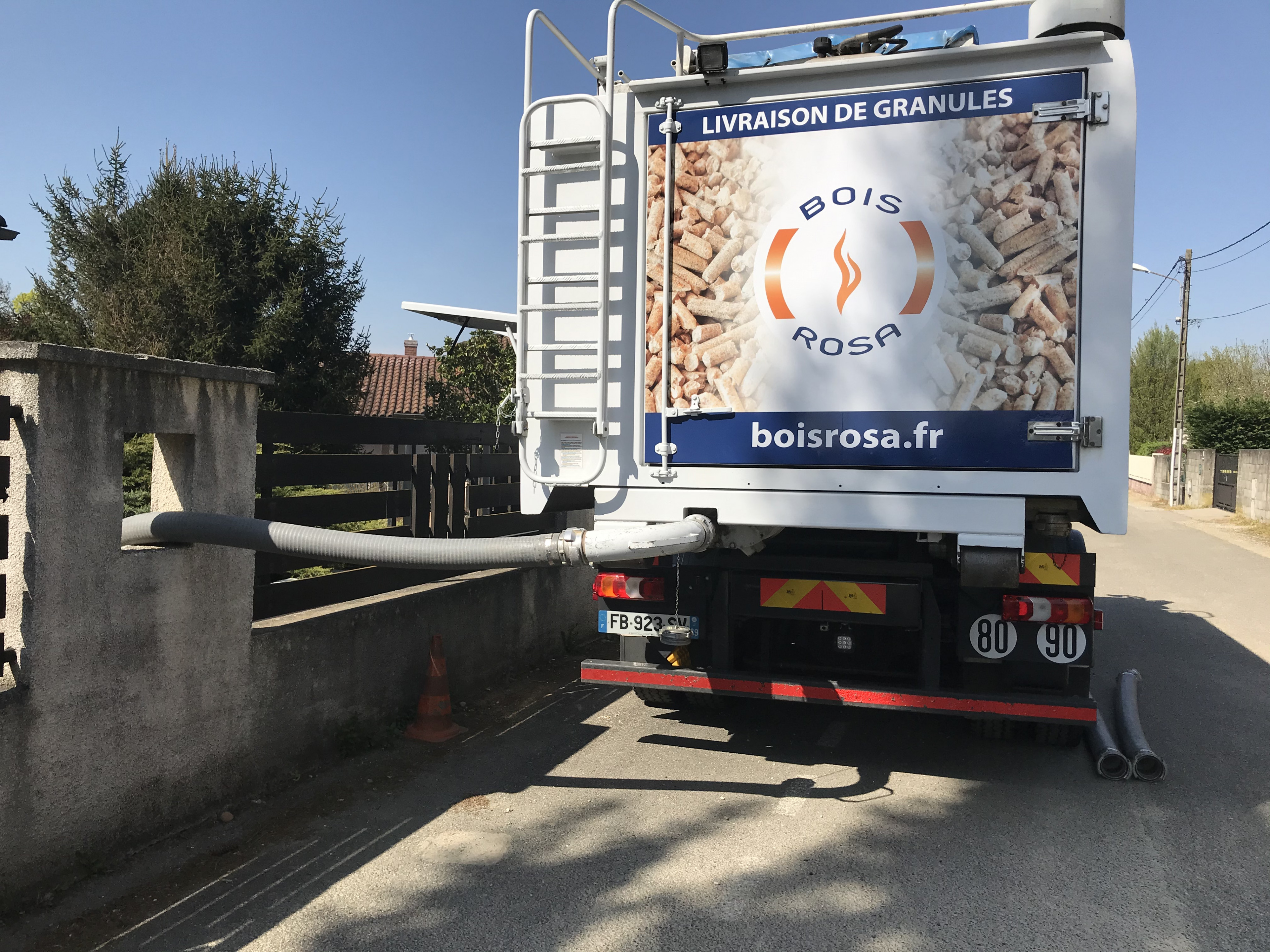 Livraison granulés vrac en camion soufleur Bois Rosa