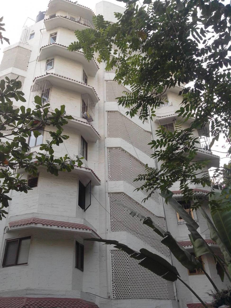 2 BHK Apartment For Sale At PD Hinduja Road, Khar West. for SALE