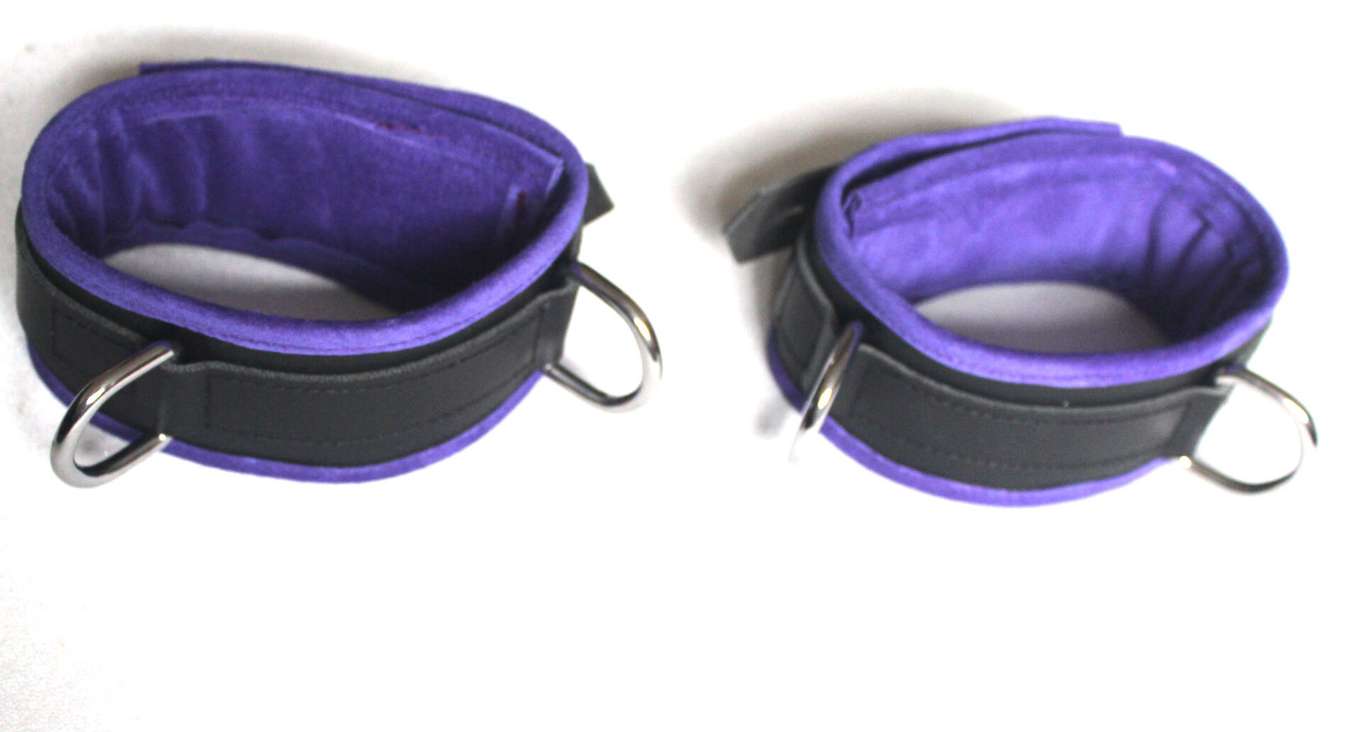 Upper arm cuffs, with black, purple or red edging Bondatrix