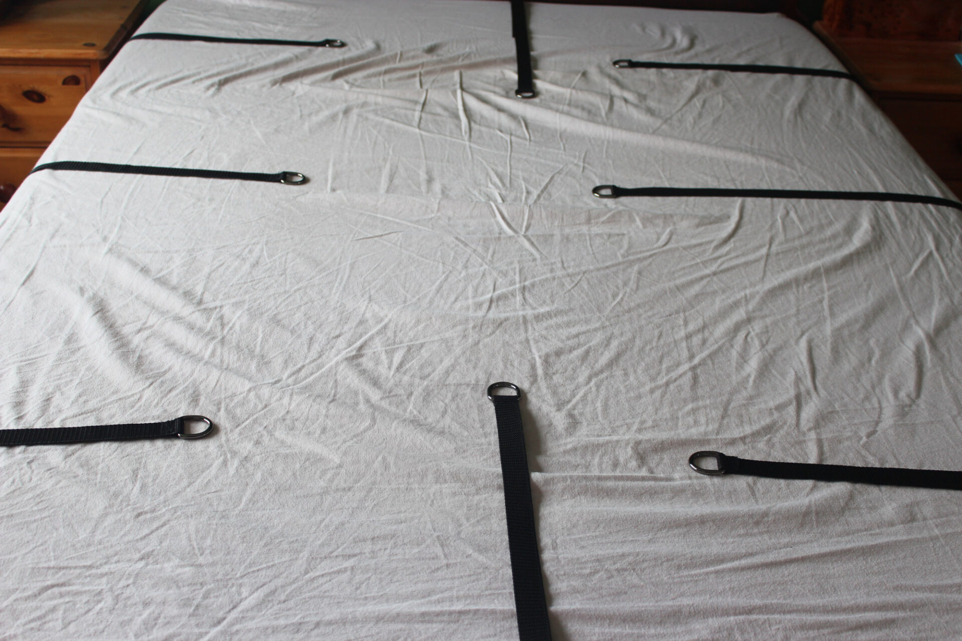 8 point heavy duty below mattress strap Bondatrix