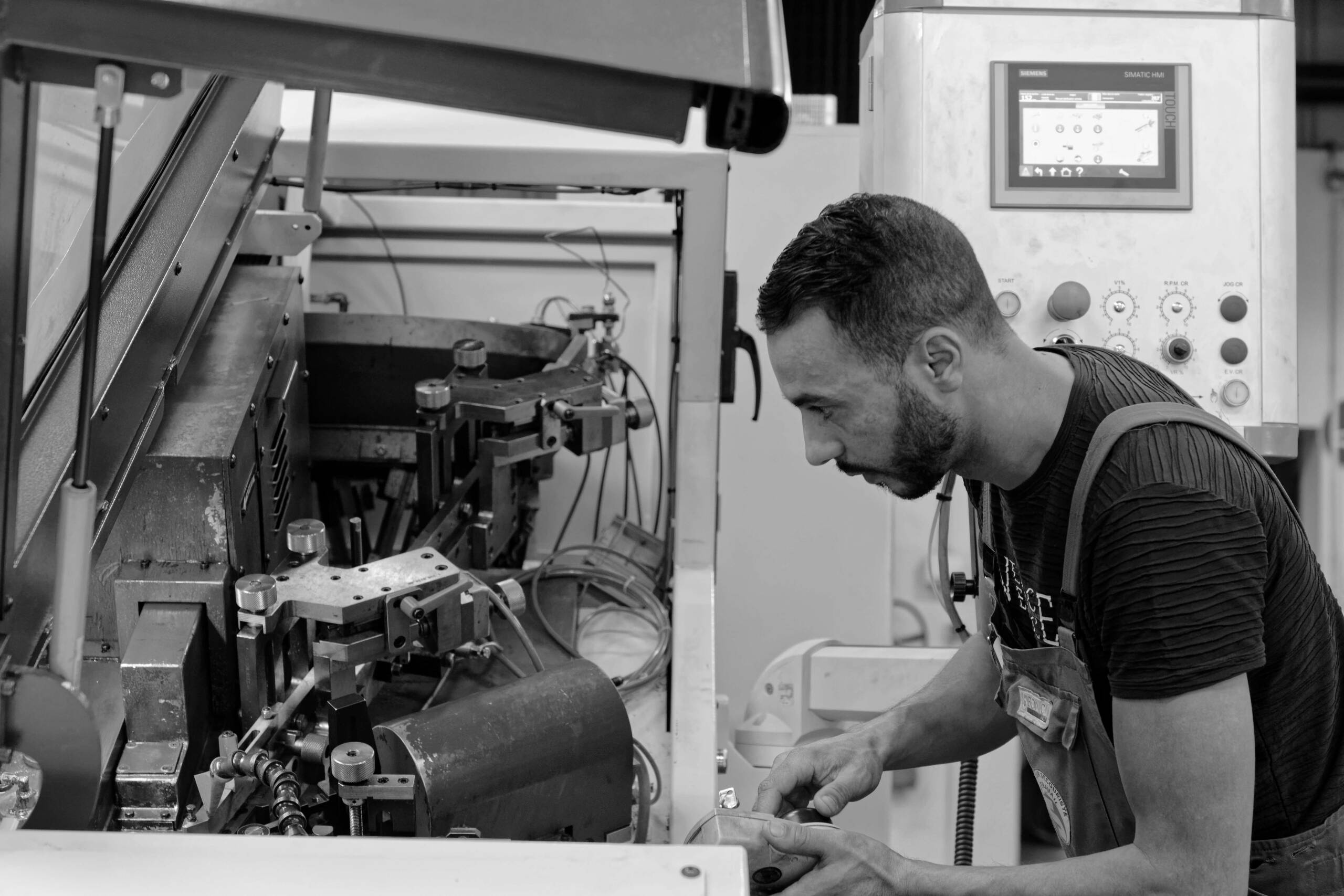 Standard fasteners manufacturer, cold formed fastener supplier