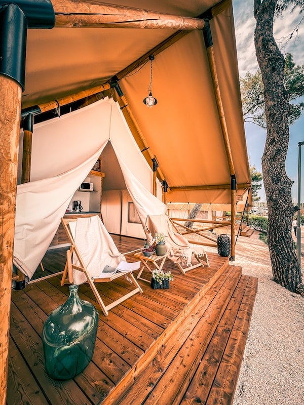 Qu'estce que le glamping ? Définition, différence et avantages