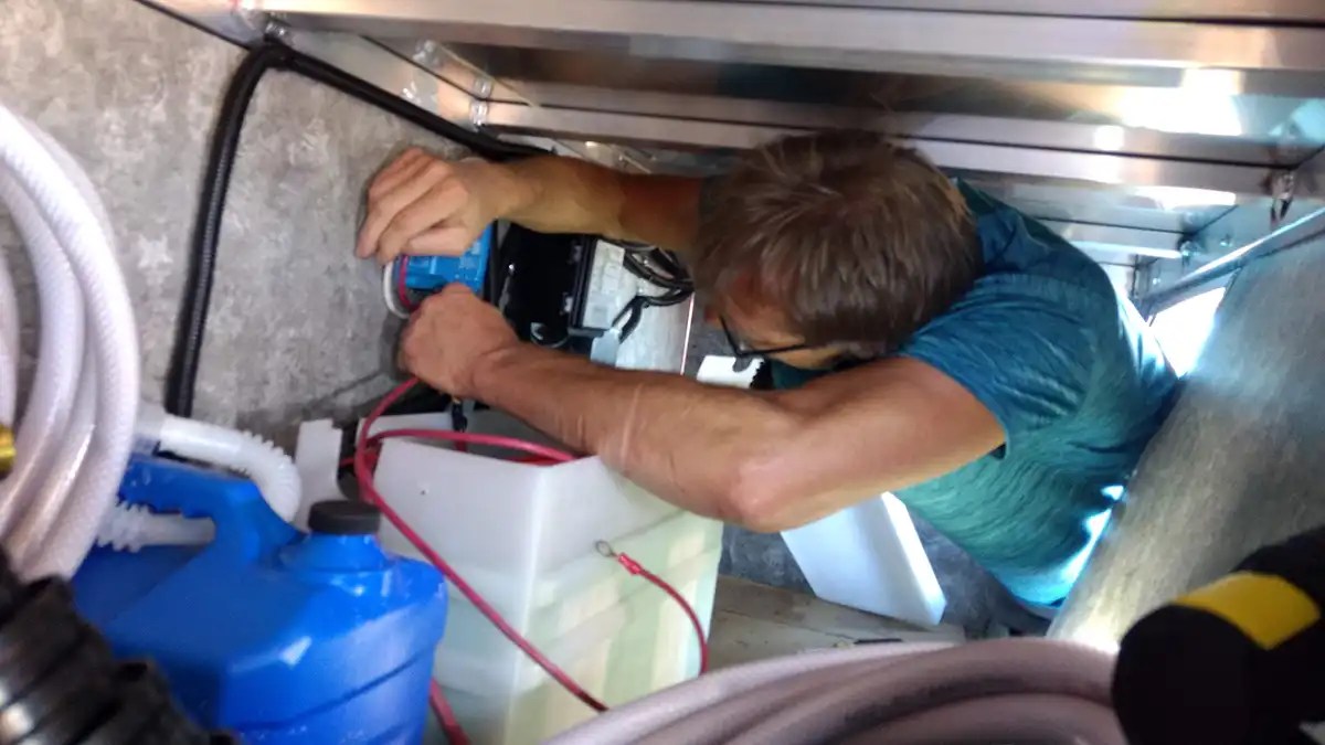 How Long Will RV Batteries Last While Boondocking? Boondocker's Bible