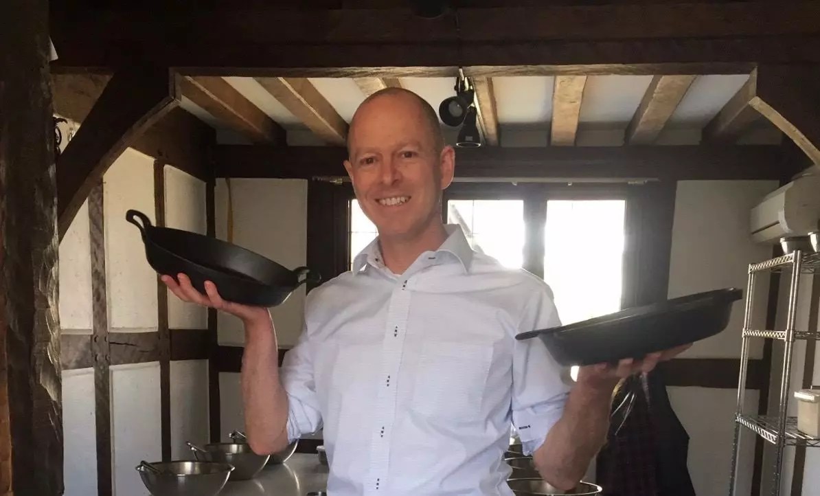 Cast iron vs enameled cast iron. Which cookware is right for you?