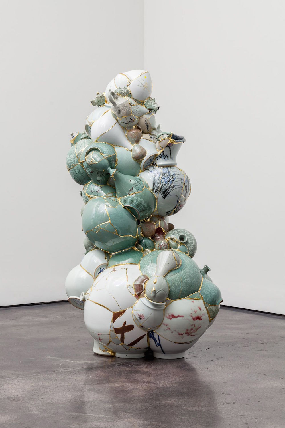 GoldFused Sculptures Made From Remnants of Shattered Porcelain