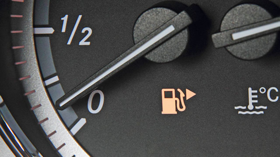 給油ランプが点滅してから、車はあと何キロ走れるのか? ブーストマガジン