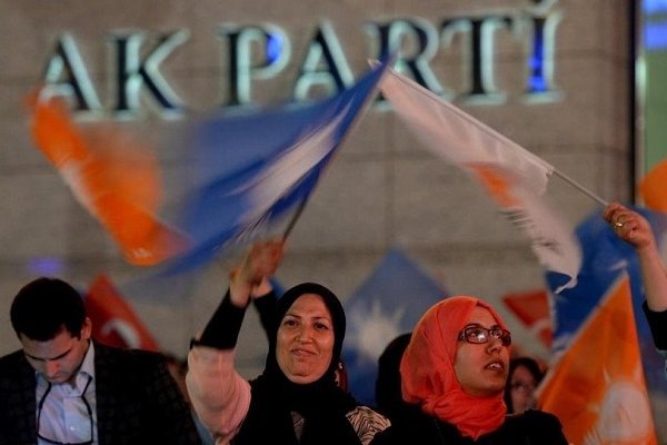 Ak Parti'de 4 ilin yönetimine operasyon 1 Borsatek