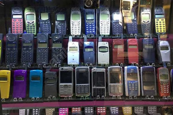 1000 telefonluk koleksiyonunu 170 bin euroya satıyor 2 1000 telefonluk koleksiyonunu 170 bin euroya satıyor 1 Borsatek