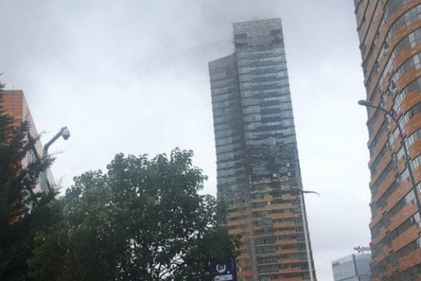 Ataşehir'de gökdelende yangın çıktı 2 Ataşehir'de gökdelende yangın çıktı 1 Borsatek