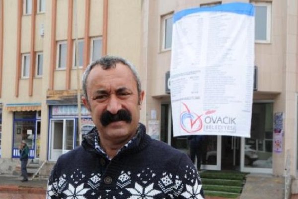 Gelir gider tablosunu yine belediye binasına astırdı 2 Gelir gider tablosunu yine belediye binasına astırdı 1 Borsatek