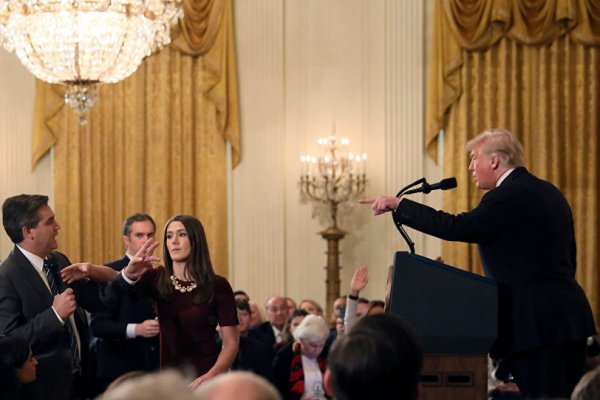 CNN, Trump'a dava açtı! 2 CNN, Trump'a dava açtı! 1 Borsatek