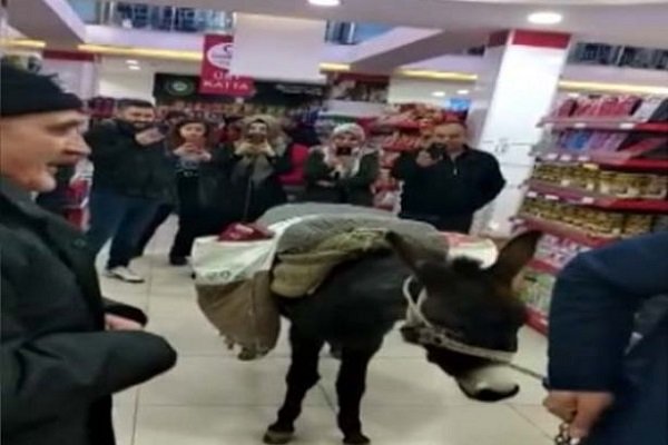 Eลekle poลet รผcreti protestosuna soruลturma Borsatek