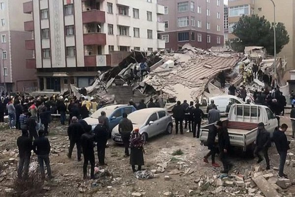 ฤฐstanbul'da 8 katlฤฑ bina รงรถktรผ Borsatek