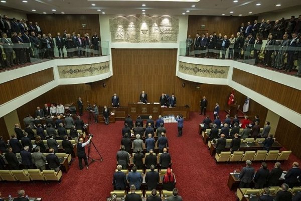 Mansur Yavaลโฤฑn yetkileri meclis รผyelerince kฤฑsฤฑtlanmak istendi Borsatek