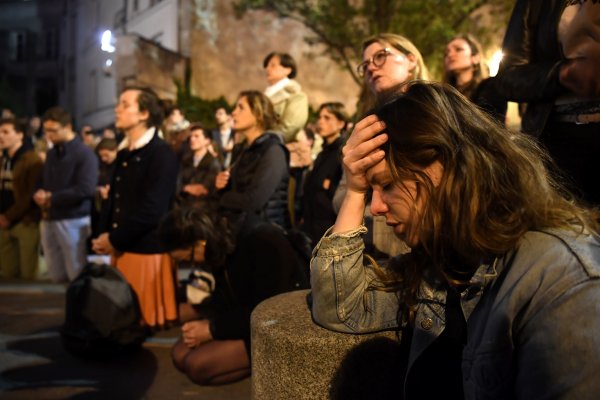 Notre Dame Katedrali'nde 850 yıllık tarih yandı 2 Notre Dame Katedrali'nde 850 yıllık tarih yandı 1 Borsatek