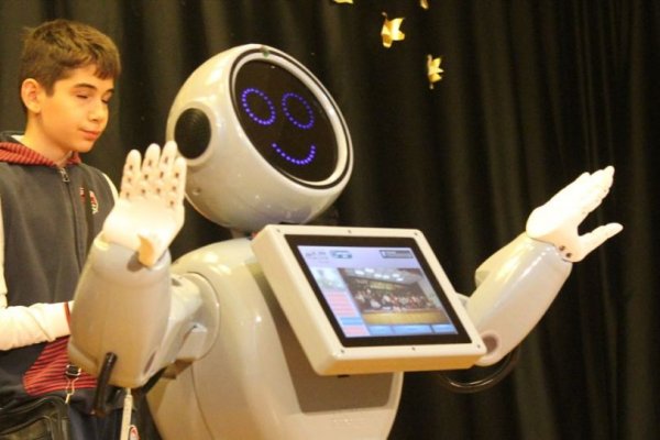 Robot ADA: Ben Robot Sofia'dan daha zekiyim Borsatek