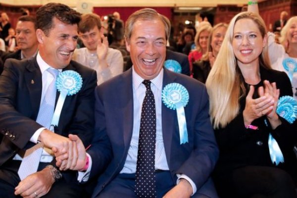 İngiltere'de Brexit partisi zafer kazandı 2 İngiltere'de Brexit partisi zafer kazandı 1 Borsatek
