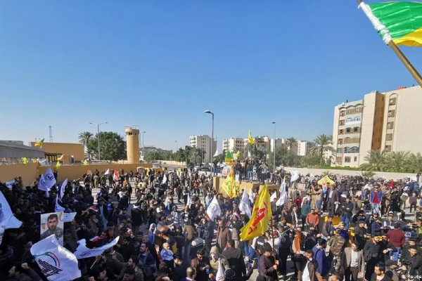 Bağdat'taki ABD Büyükelçiliği saldırı sonrası boşaltıldı 2 Bağdat'taki ABD Büyükelçiliği saldırı sonrası boşaltıldı 1 Borsatek