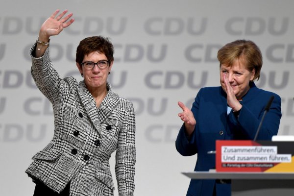 Almanya'da Merkel'in halefi istifa etti 2 Almanya'da Merkel'in halefi istifa etti 1 Borsatek
