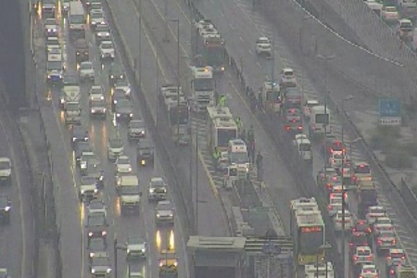 Haliรงโte iki metrobรผs รงarpฤฑลtฤฑ: Yaralฤฑlar varย Borsatek