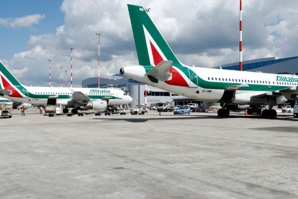 Alitalia, son uçuşuyla faaliyetlerini noktaladı 1 Borsatek