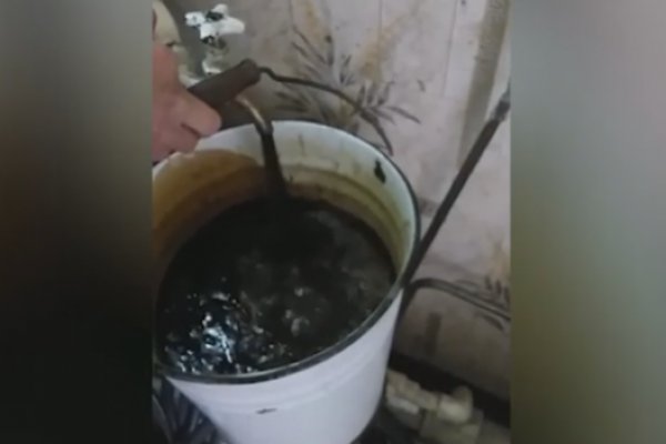Köyün musluklarından sıcak petrol aktı Borsatek