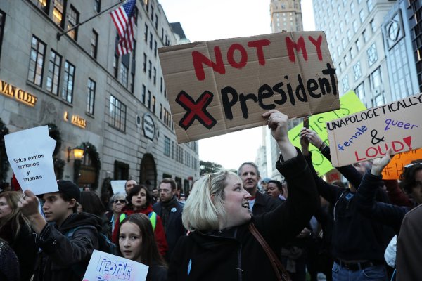 Kadฤฑnlar Trump'ฤฑ protesto iรงin yรผrรผdรผ Borsatek