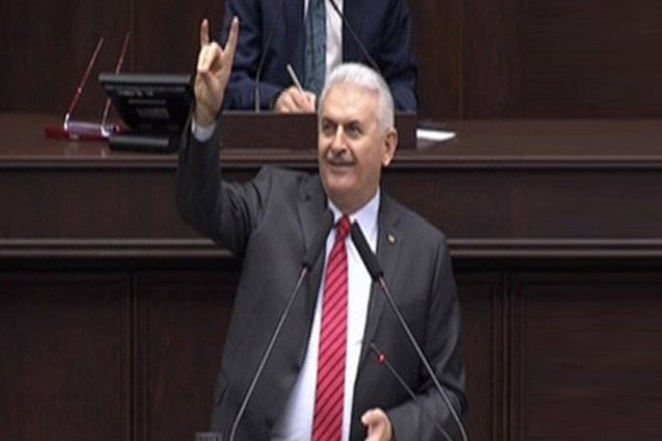 Başbakan Yıldırım'dan bozkurt işareti Borsatek